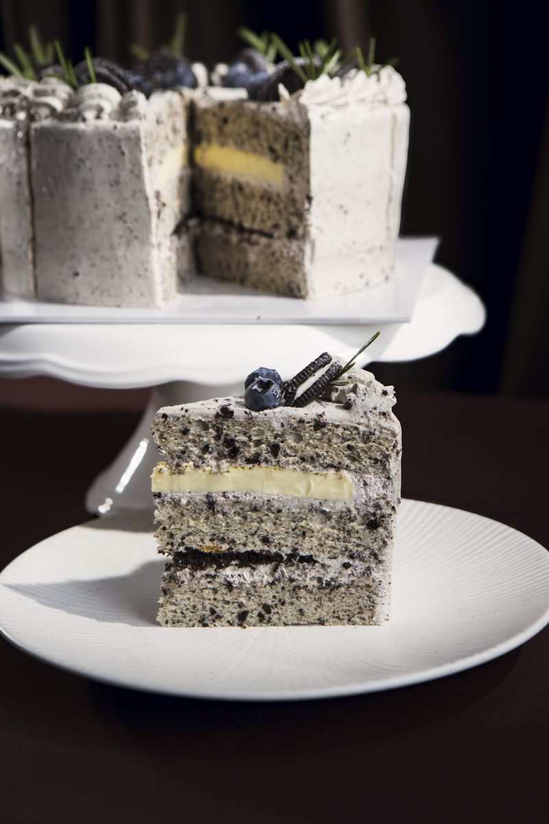 Oreo Brulee Cake Slice